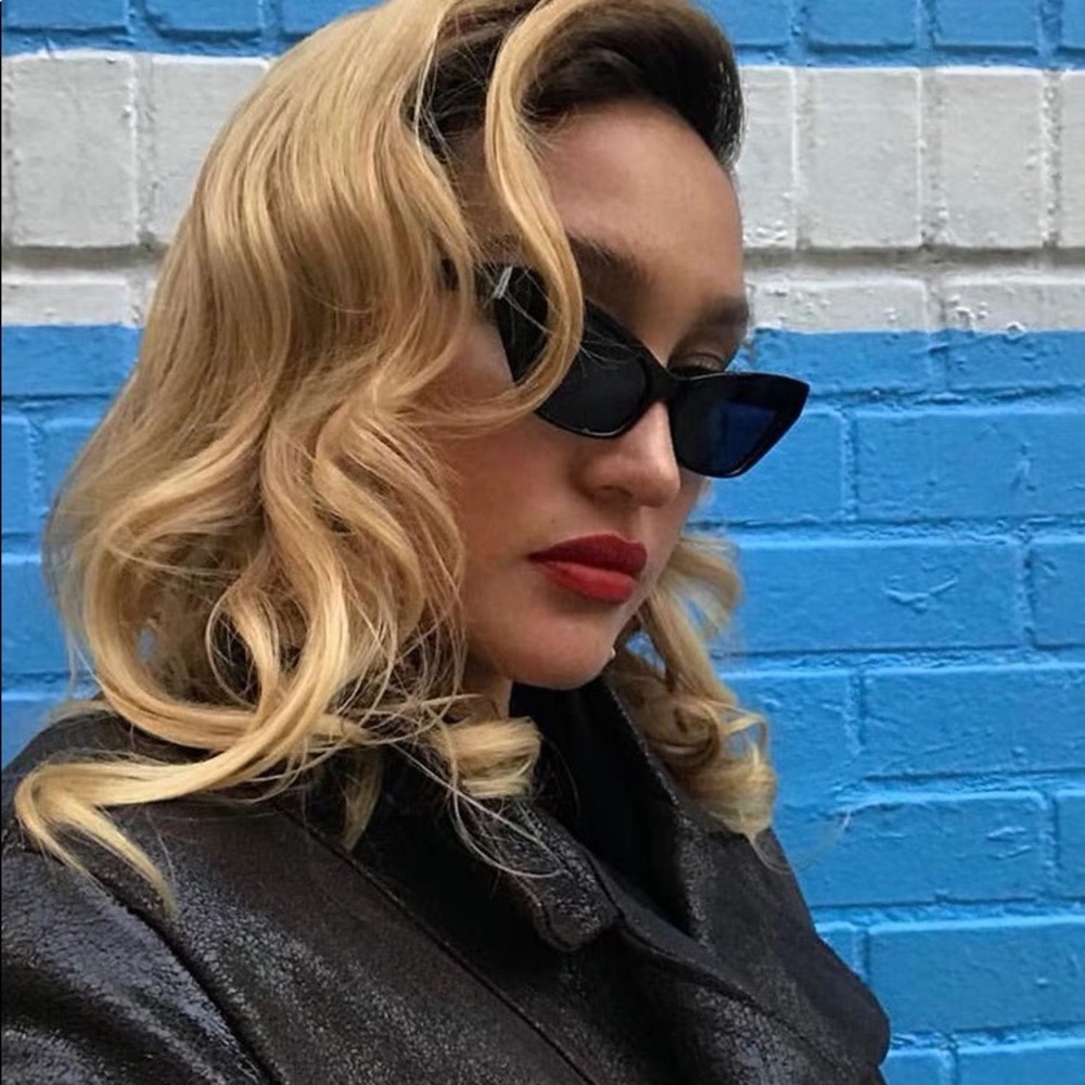 🕶 Chic Retro Slim Cat Eye Sunglasses 🕶 - Picture 3 of 8